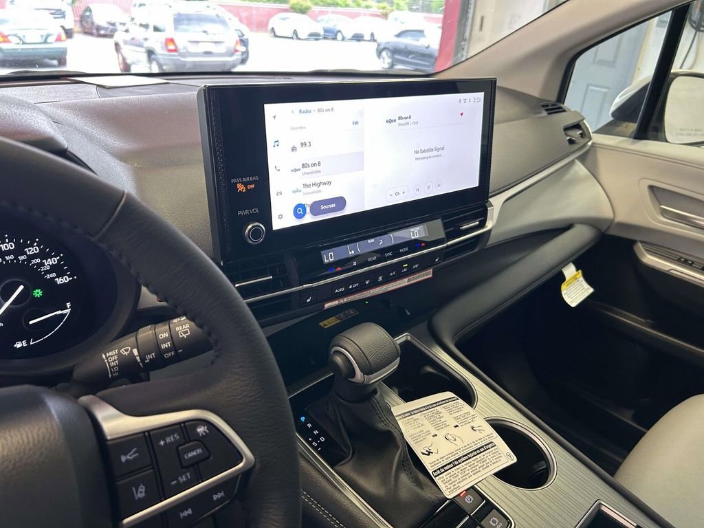 Used 2026 Toyota Sienna XLE FWD image 24