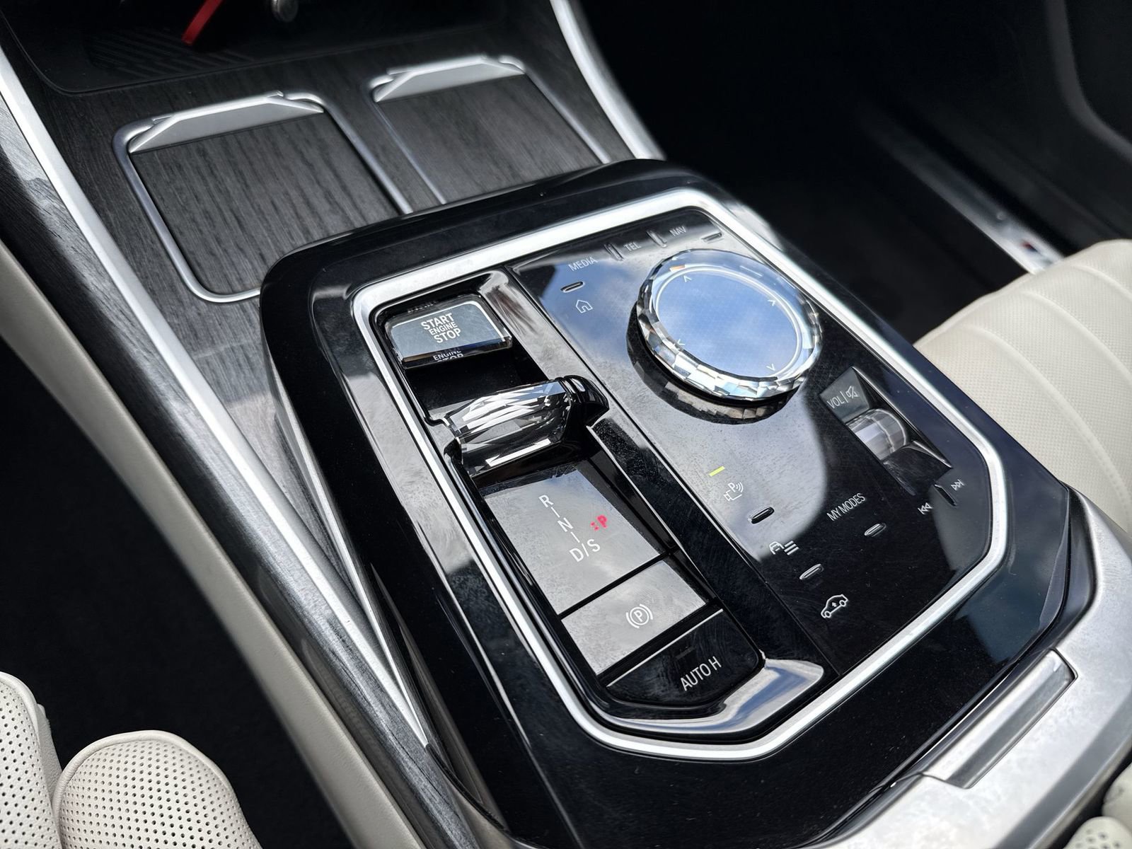 Used 2024 BMW 760i xDrive w/ Premium Package image 22