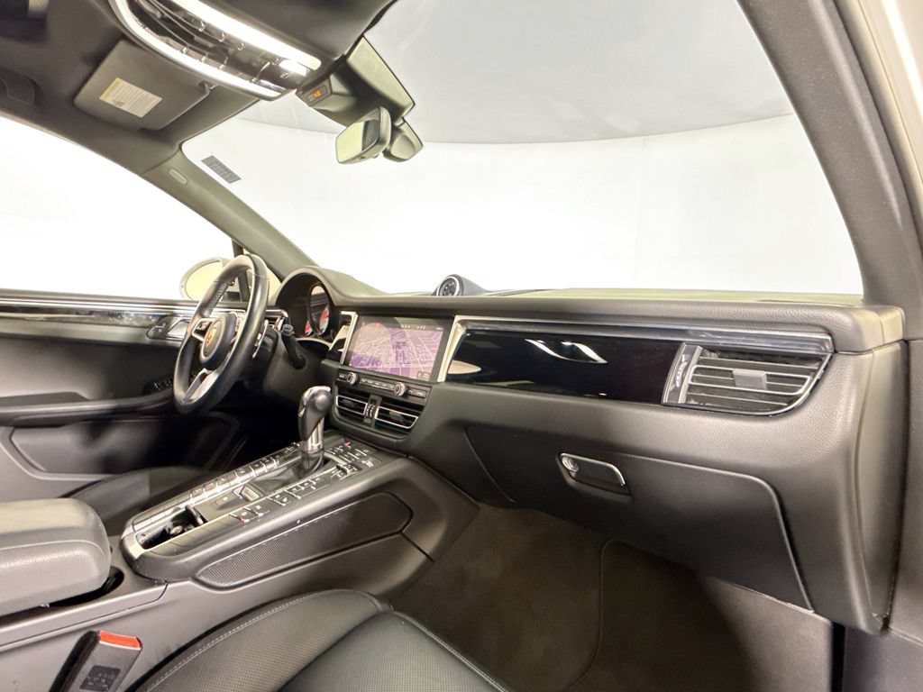 Certified 2020 Porsche Macan AWD/4WD image 17