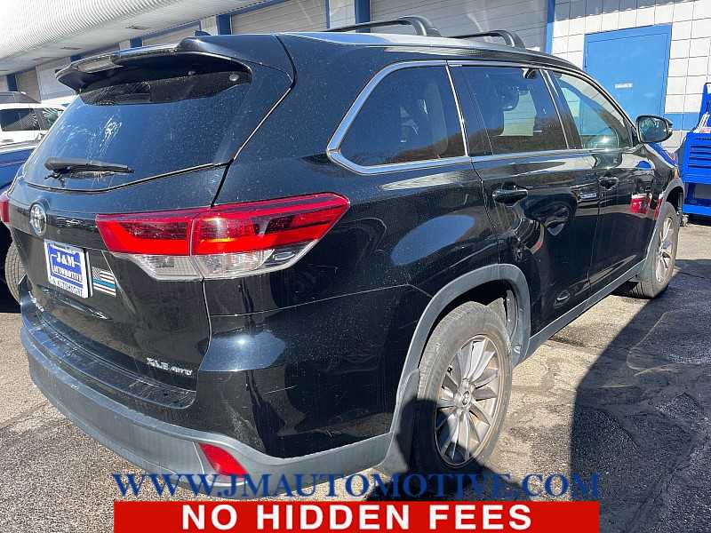 Used 2019 Toyota Highlander XLE AWD/4WD image 3