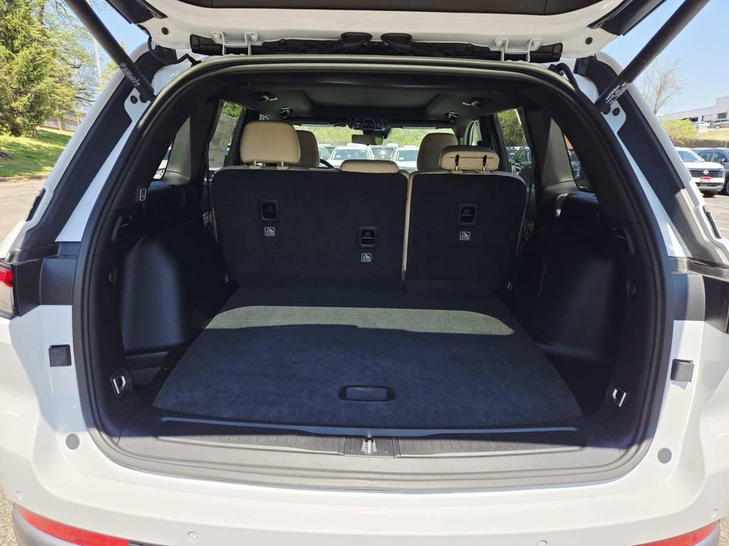 New 2026 Jeep Grand Cherokee Limited w/ Luxury Tech Group II image 14