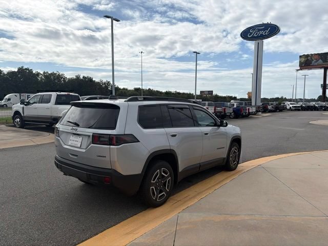 Used 2026 Jeep Cherokee Laredo AWD/4WD image 5