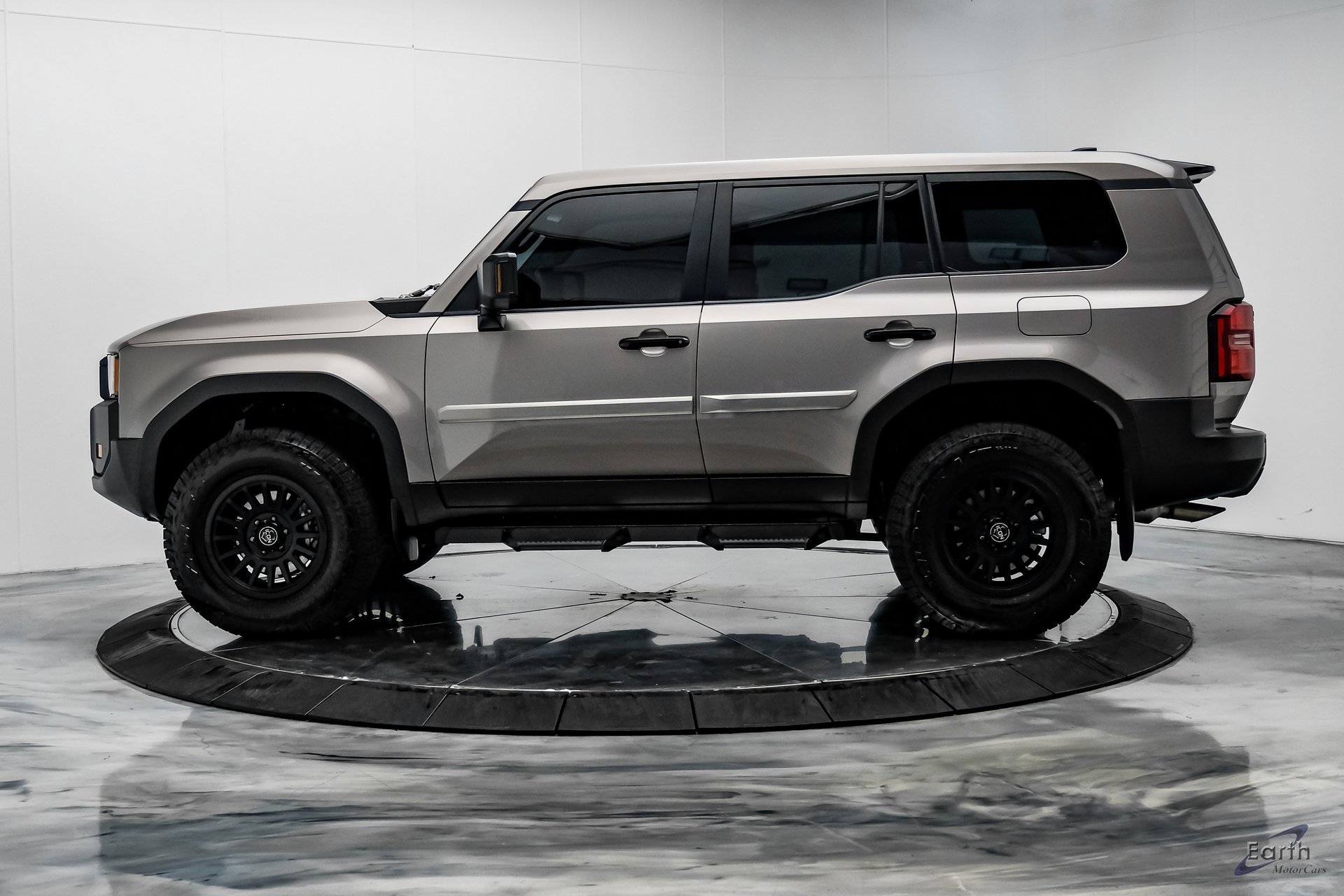 Used 2024 Toyota Land Cruiser image 5