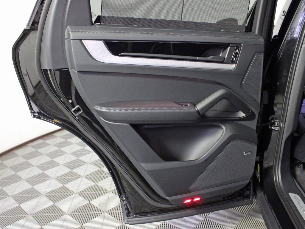 New 2026 Porsche Cayenne image 33