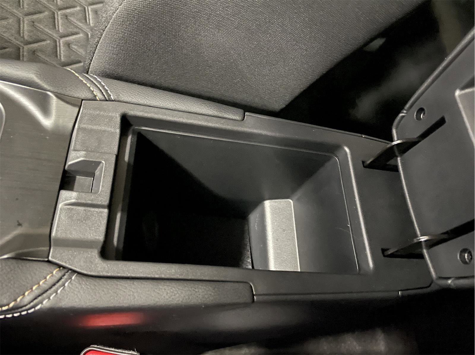 Used 2025 Nissan Kicks SV image 29