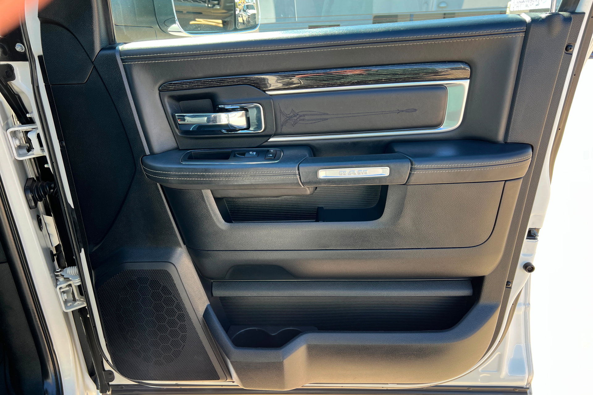 Used 2017 RAM 2500 Limited image 23