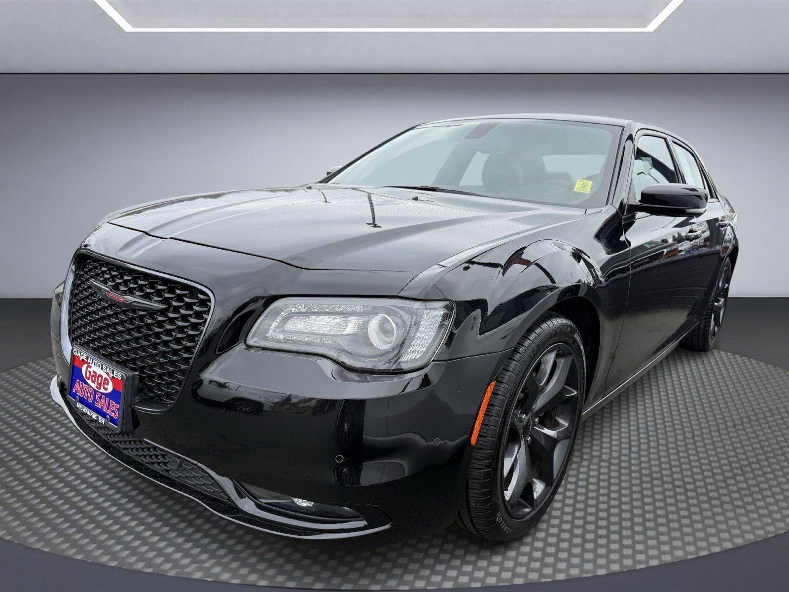 Used 2023 Chrysler 300 S RWD image 2