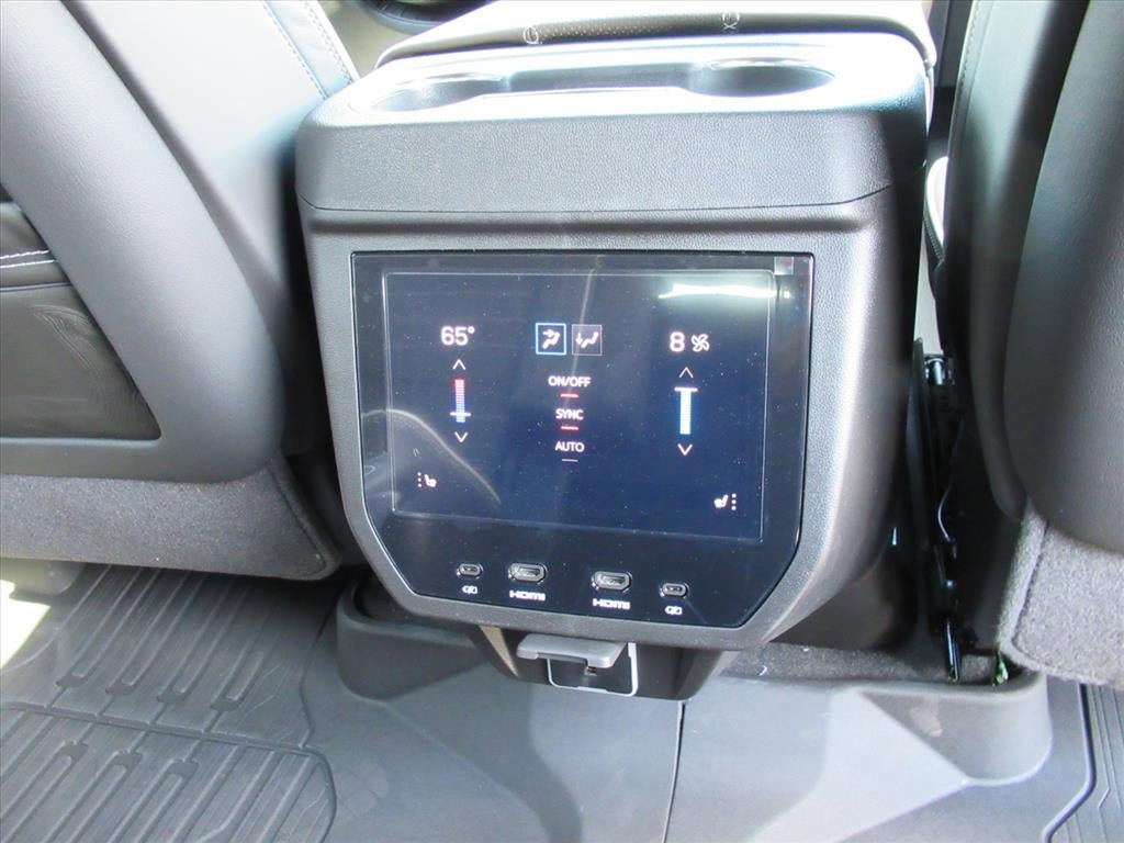 New 2026 GMC Yukon XL Denali Ultimate AWD/4WD image 16