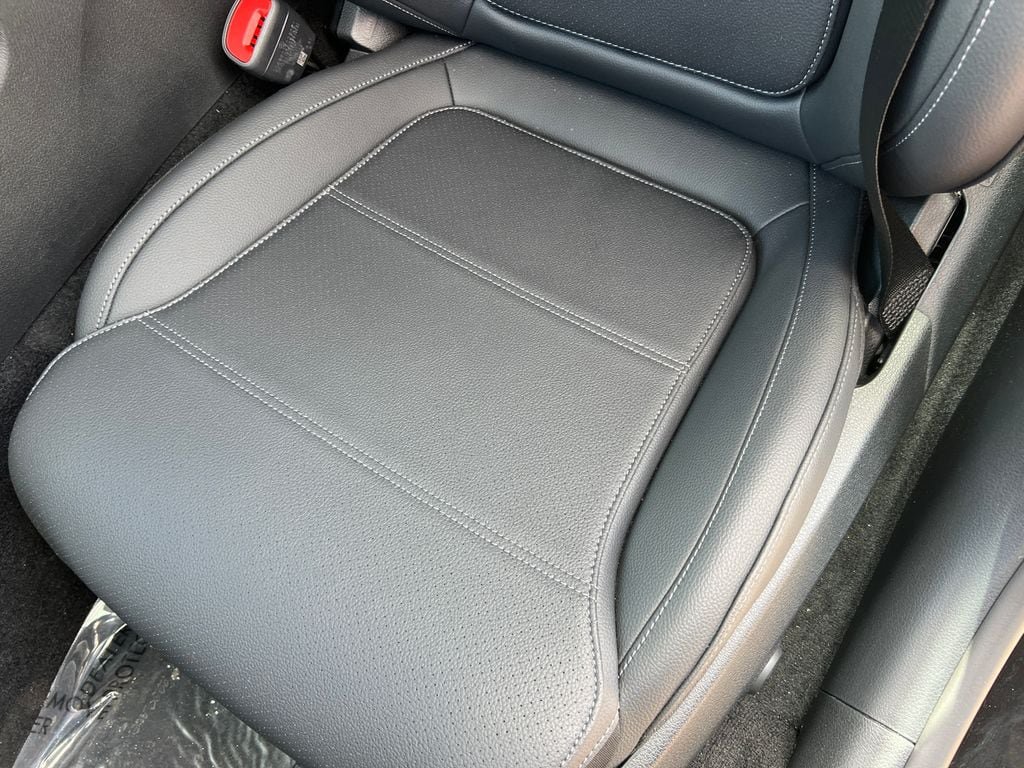 New 2025 Mercedes-Benz C 300 4MATIC Sedan image 13