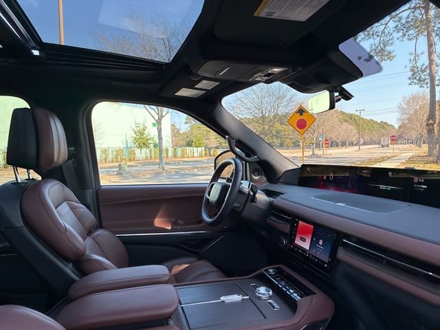 Certified 2025 Lincoln Navigator Reserve image 24