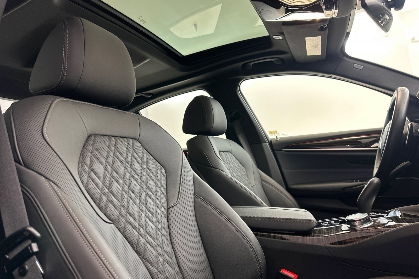 Certified 2023 BMW 540i w/ M Sport Package image 32