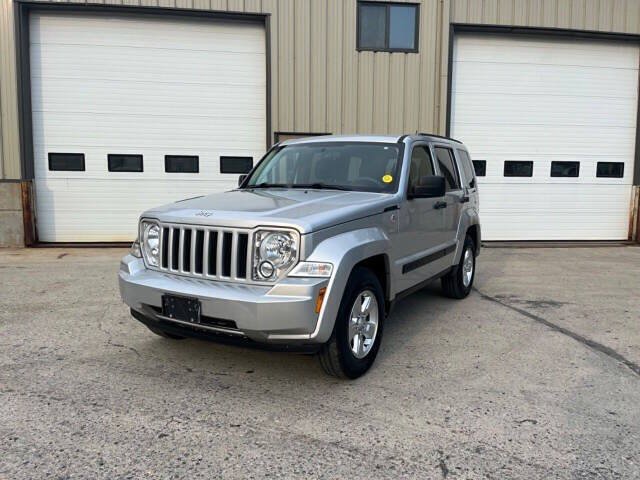 Used 2012 Jeep Liberty Sport AWD/4WD image 4