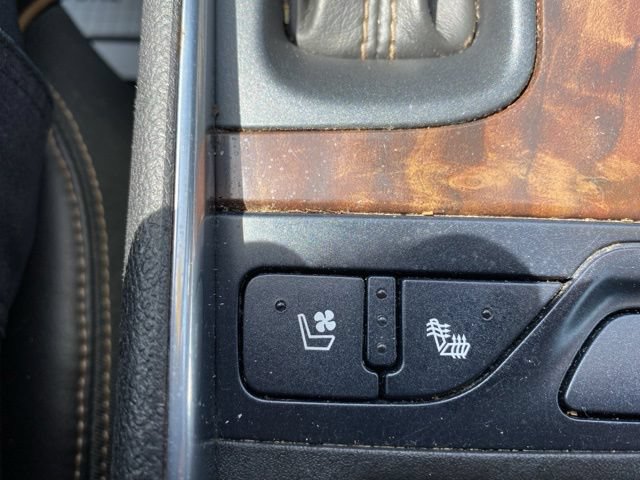 Used 2015 Chevrolet Impala LTZ FWD image 3