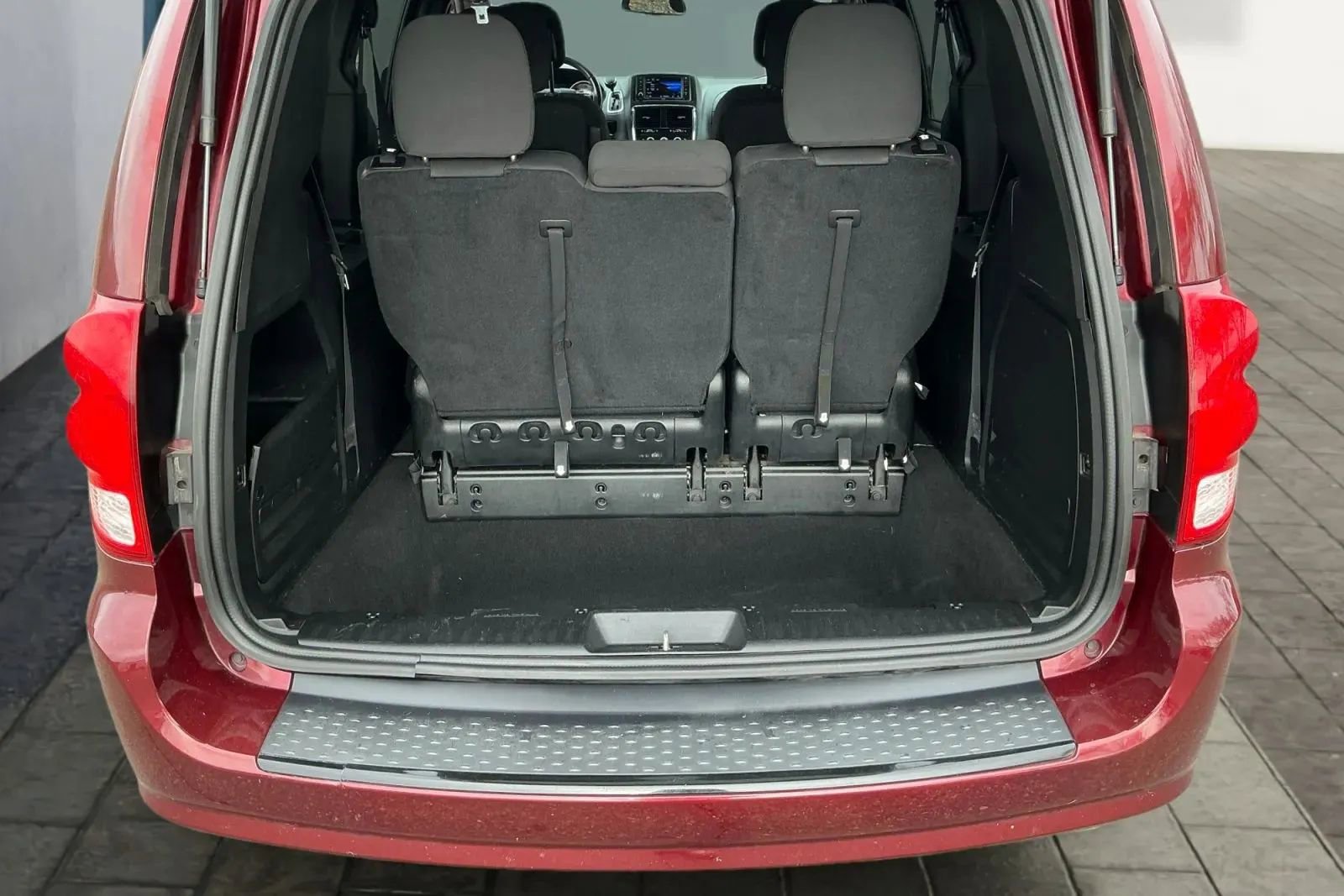 Used 2018 Dodge Grand Caravan SE image 20