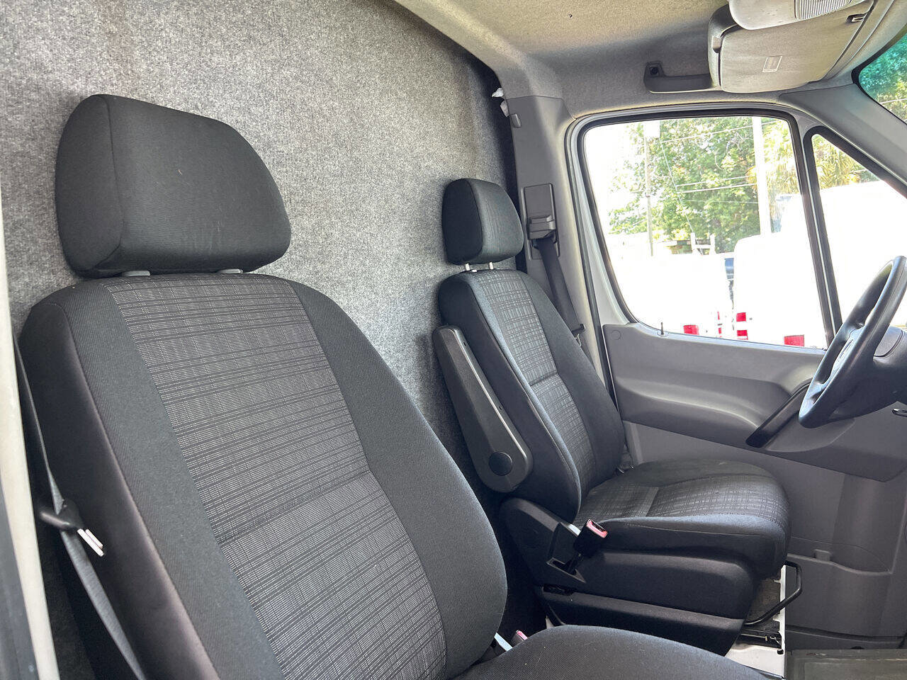 Used 2014 Mercedes-Benz Sprinter 2500 image 12