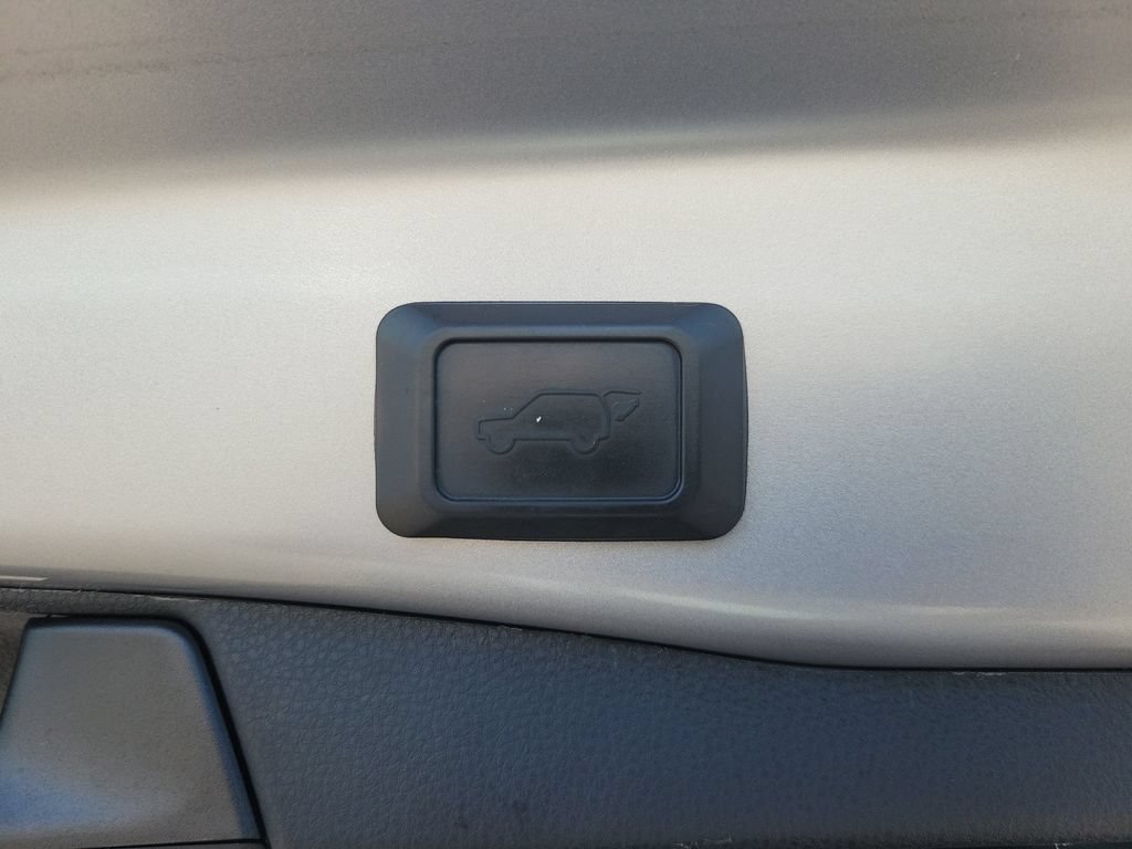 Used 2021 Toyota RAV4 XLE w/ Convenience Package AWD/4WD image 9