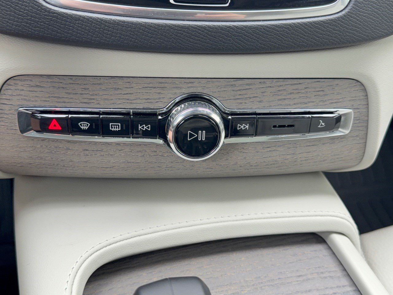 Used 2025 Volvo XC90 B6 Plus w/ Protection Package Premier AWD/4WD image 22