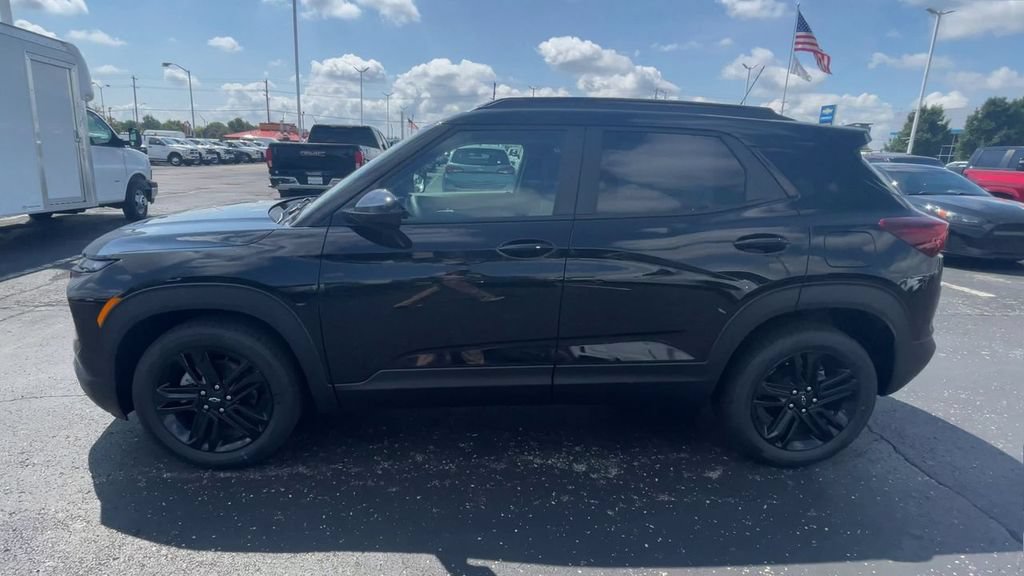New 2026 Chevrolet TrailBlazer LT w/ Midnight Edition FWD image 7