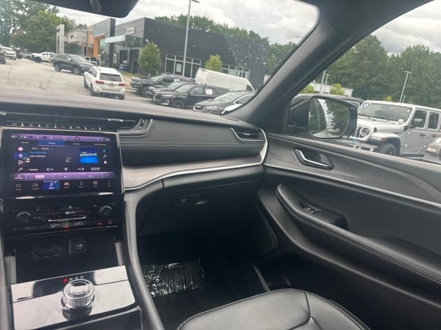 Used 2025 Jeep Grand Cherokee Limited RWD image 18