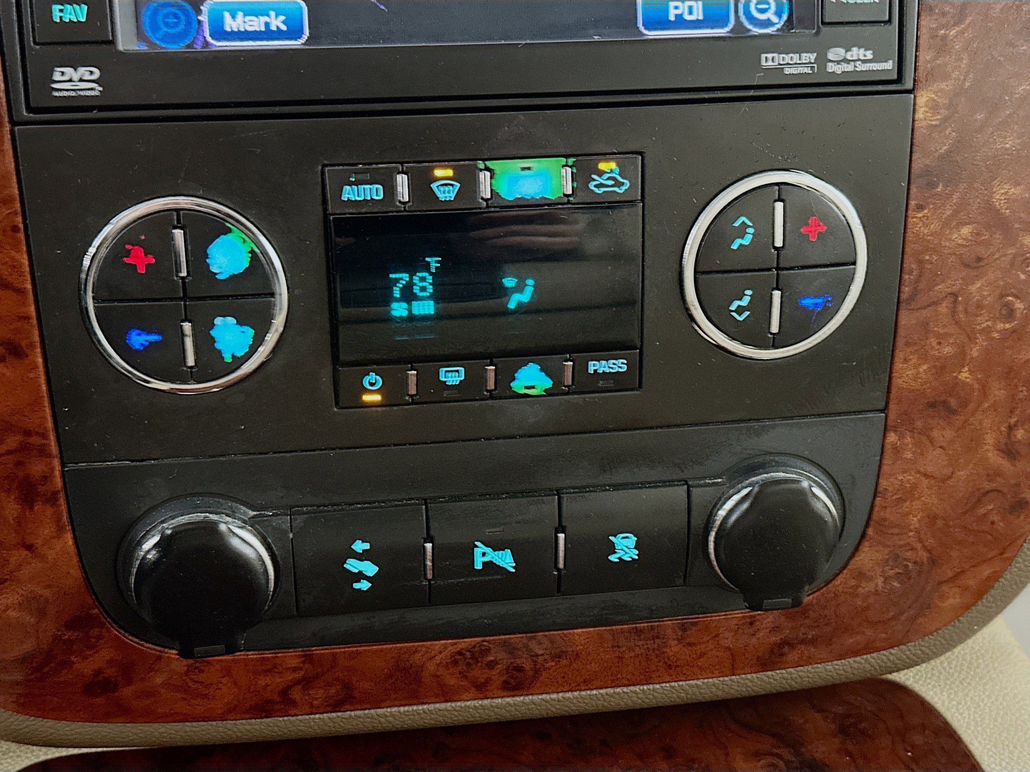 Used 2011 Chevrolet Avalanche LTZ image 16