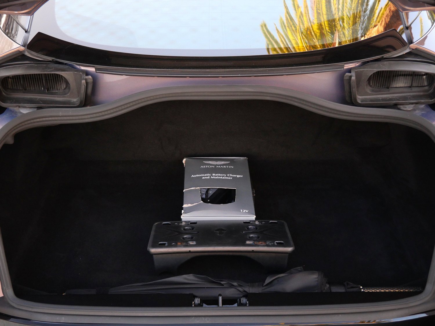 Used 2023 Aston Martin DB11 Coupe image 18