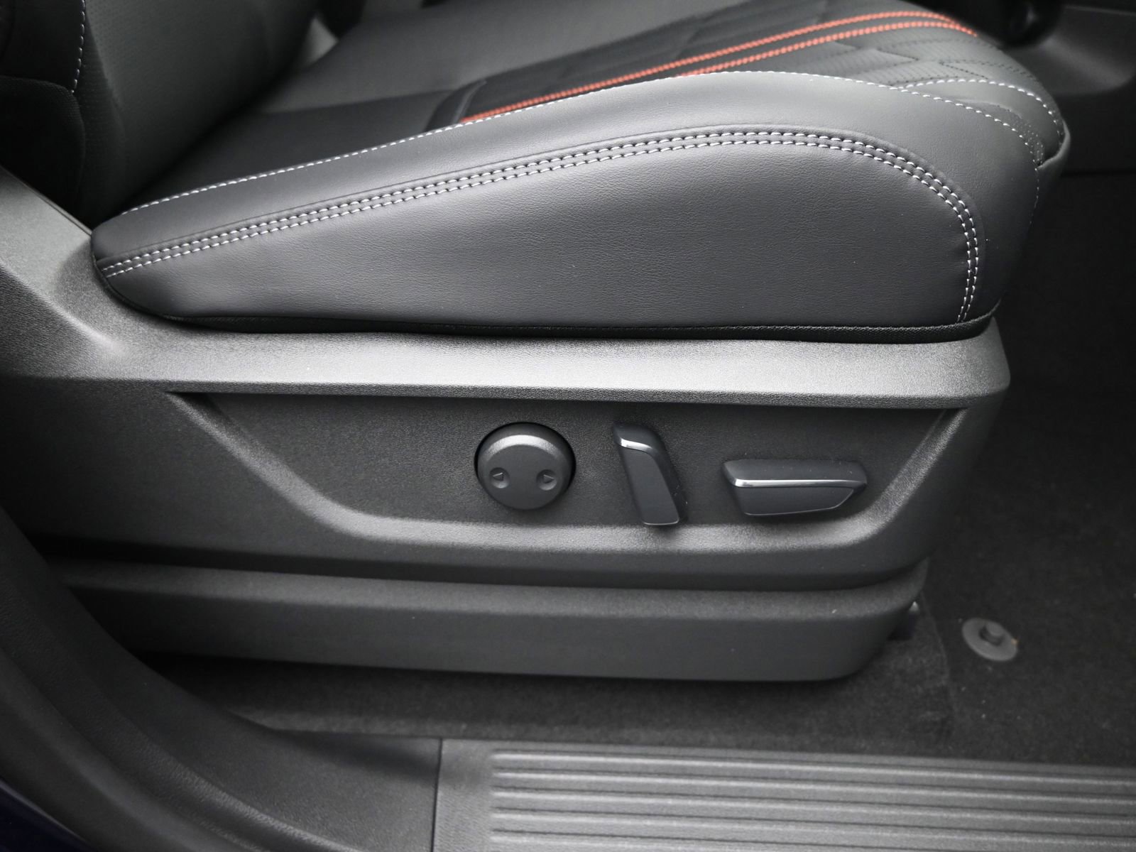 New 2025 Nissan Armada PRO-4X AWD/4WD image 16