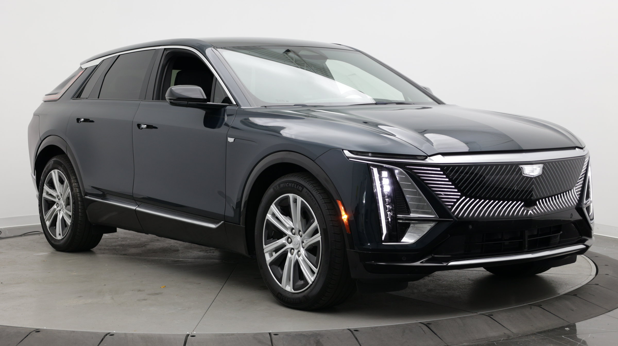 Used 2024 Cadillac Lyriq Tech RWD image 3