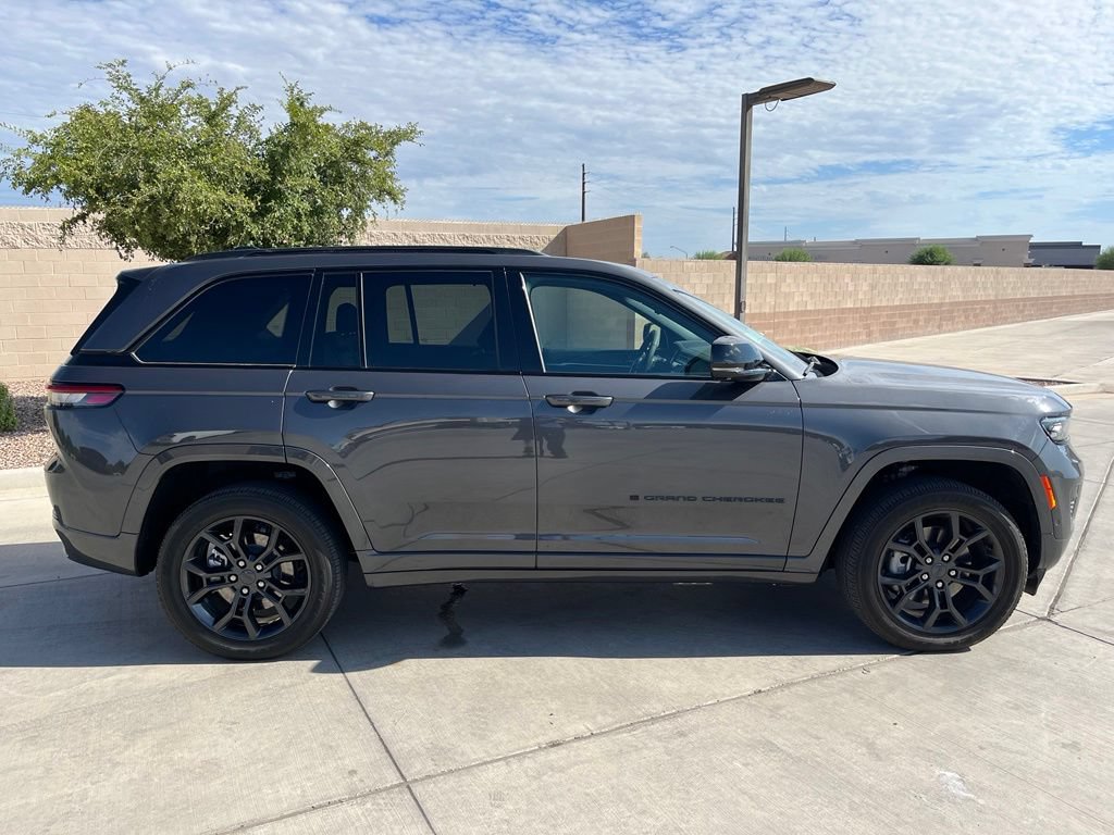 Used 2024 Jeep Grand Cherokee Limited 4xe AWD/4WD image 5