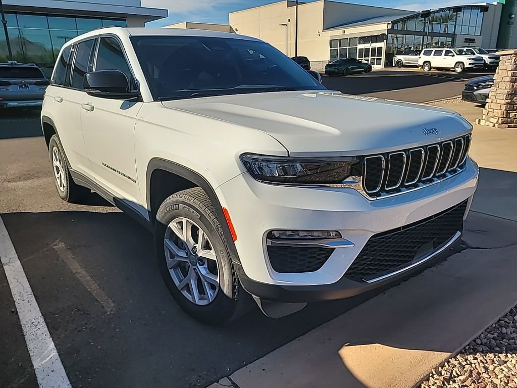 Used 2022 Jeep Grand Cherokee Limited image 2