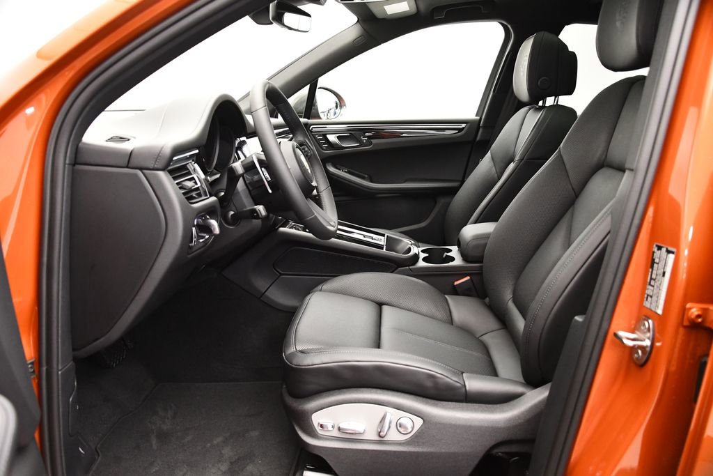 Used 2025 Porsche Macan Turbo image 5