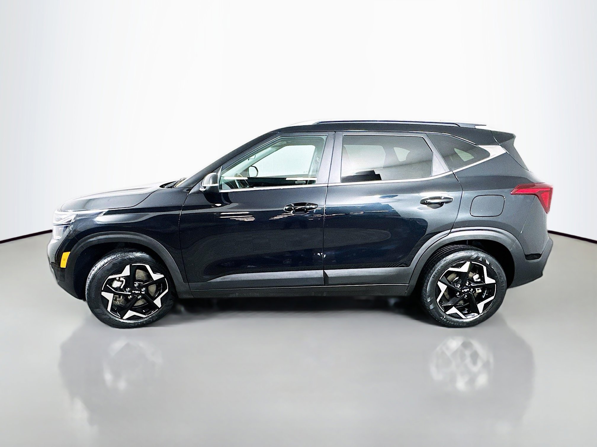 Used 2024 Kia Seltos EX AWD/4WD image 4
