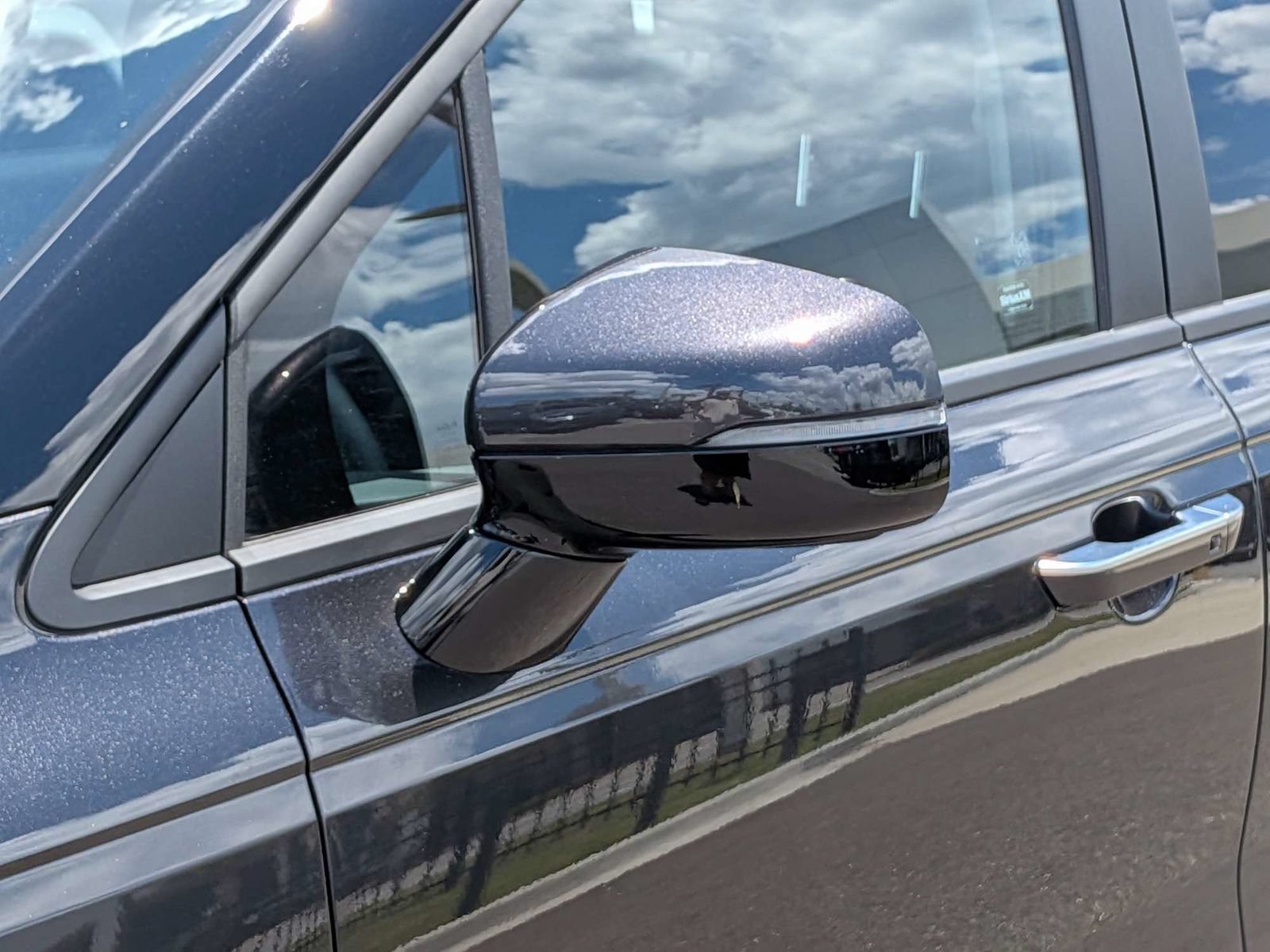 Used 2026 Kia Carnival FWD image 10