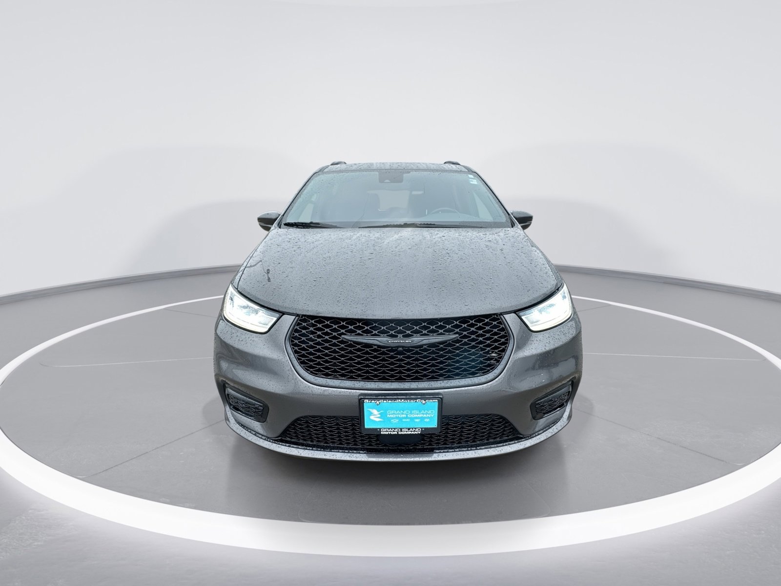 Used 2021 Chrysler Pacifica Touring-L w/ Uconnect Theater Family Group AWD/4WD image 3
