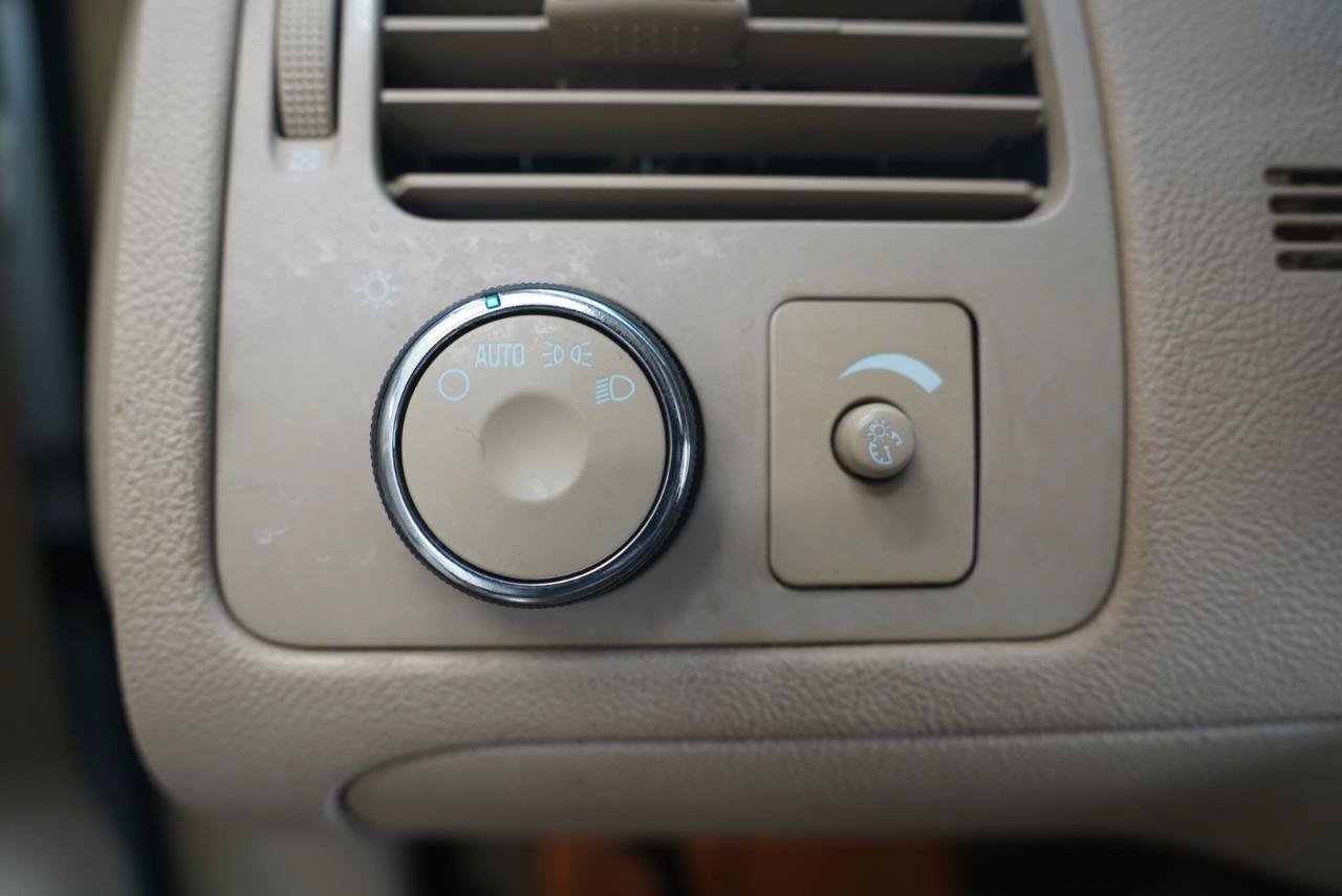 Used 2006 Buick Lucerne CXL w/ Luxury Package FWD image 20