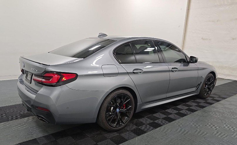 Used 2023 BMW 530e xDrive w/ M Sport Package AWD/4WD image 2