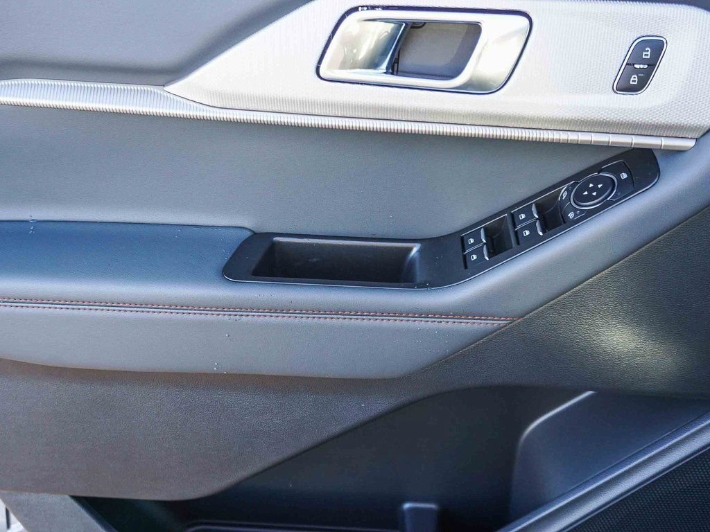 New 2026 Ford Explorer Active RWD image 18