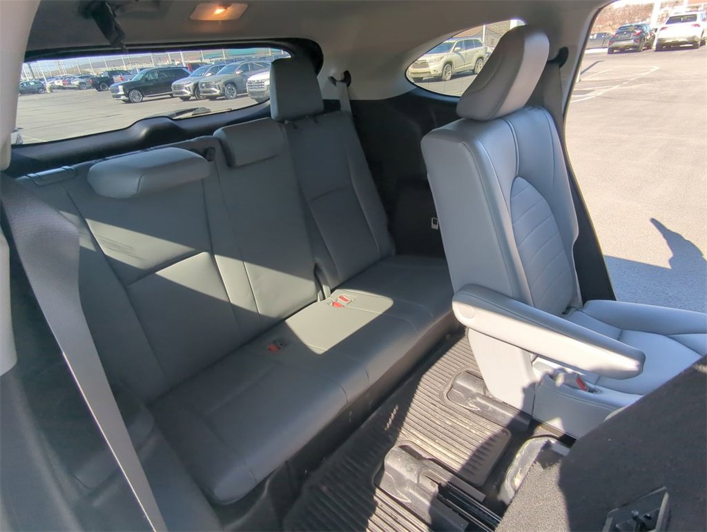 Used 2021 Toyota Highlander XLE image 12