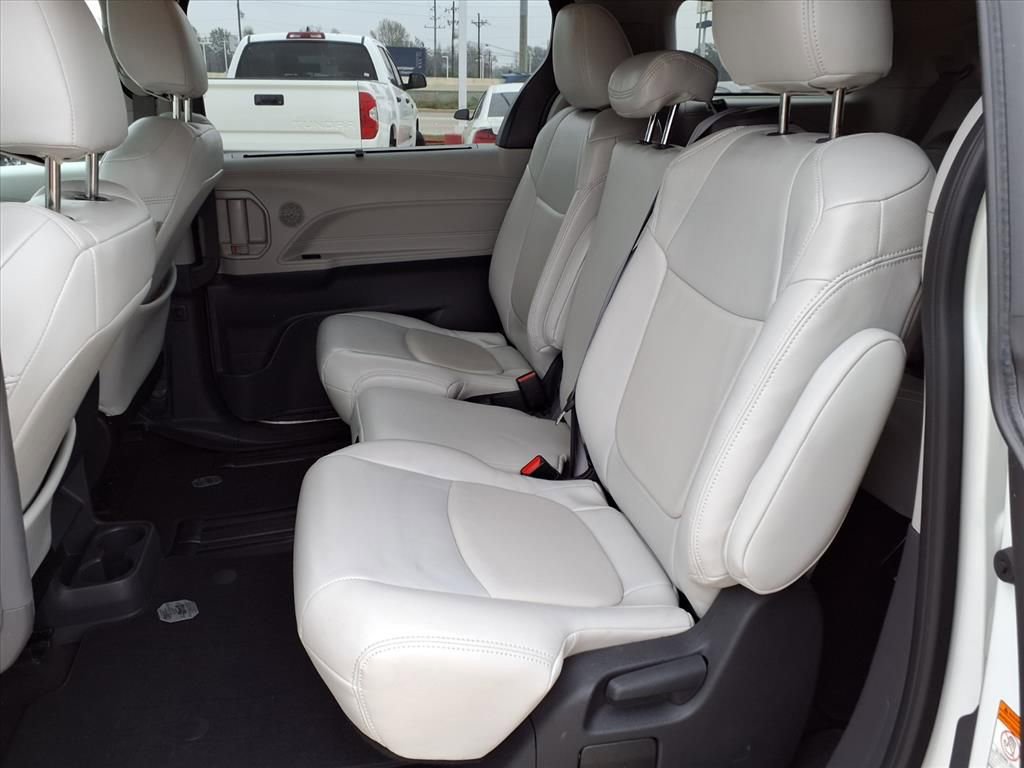 Certified 2022 Toyota Sienna LE image 17