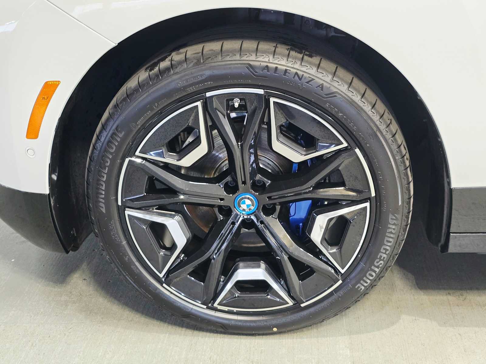 Used 2025 BMW iX xDrive50 AWD/4WD image 8