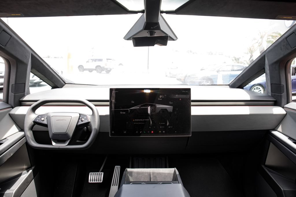 Used 2025 Tesla Cybertruck AWD Crew Cab image 18