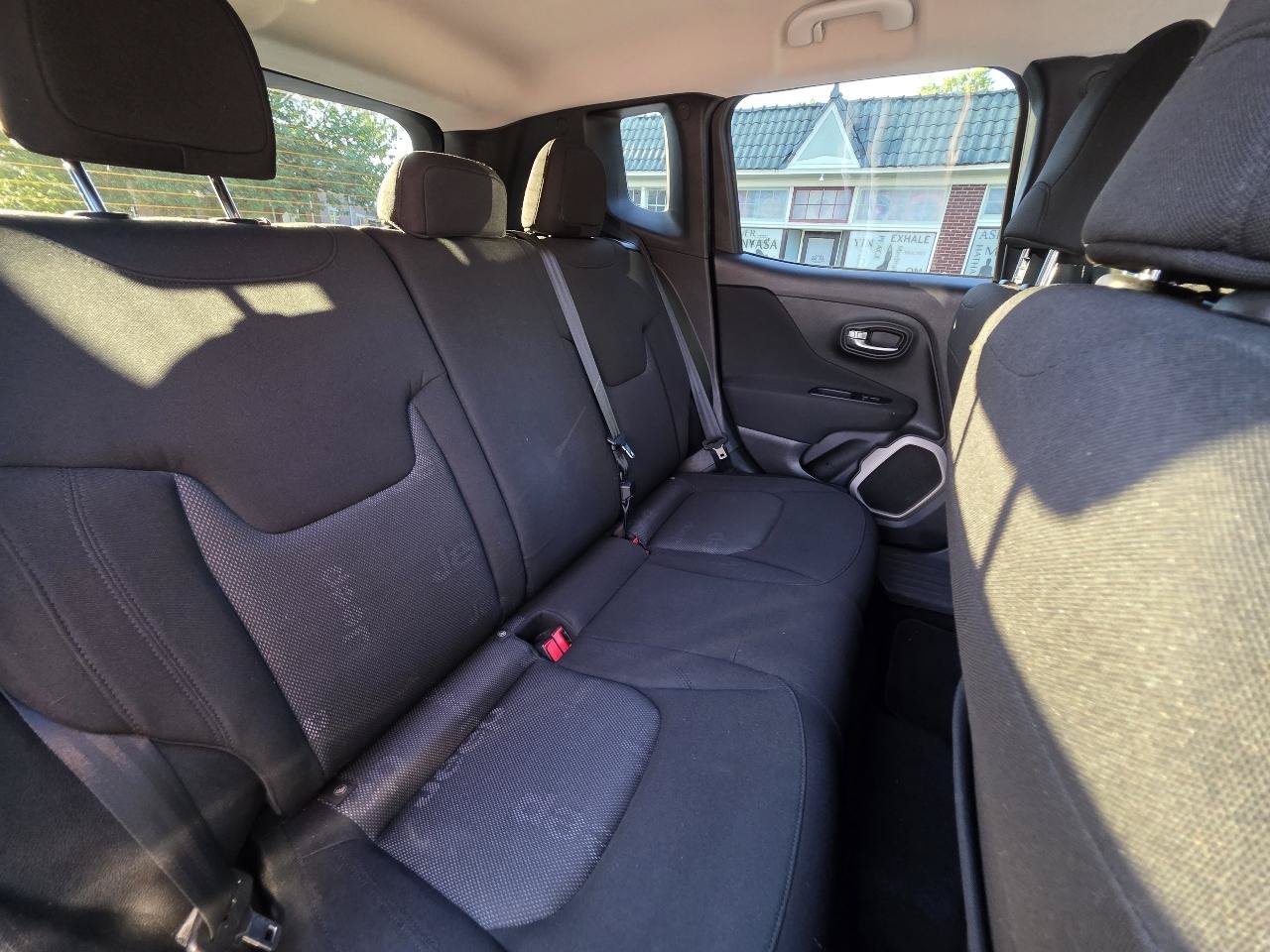 Used 2015 Jeep Renegade Latitude w/ Cold Weather Group AWD/4WD image 32