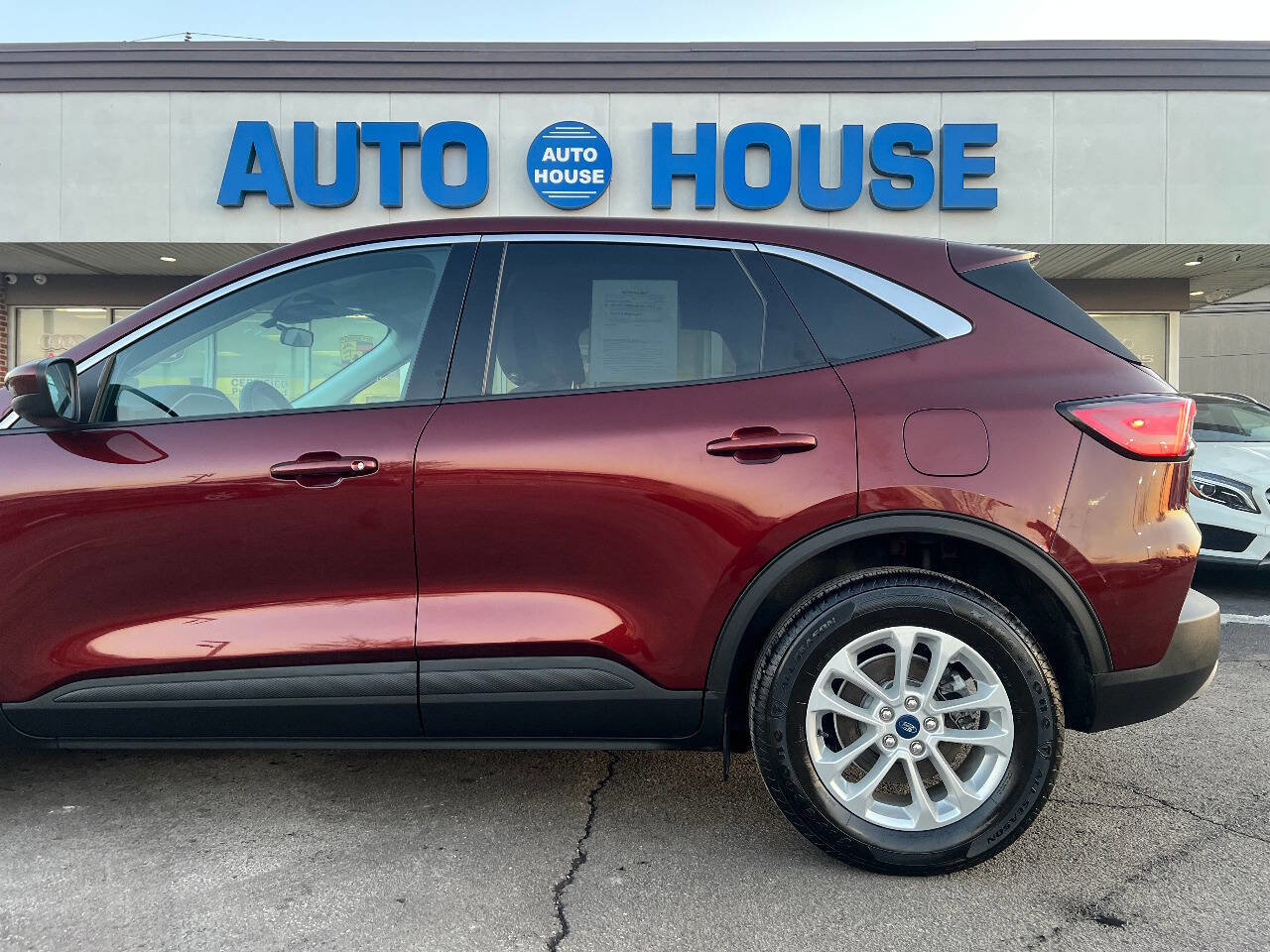 Used 2021 Ford Escape SE image 34