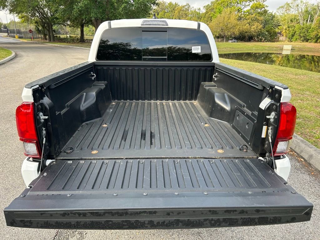Used 2022 Toyota Tacoma SR5 w/ Technology Package image 10