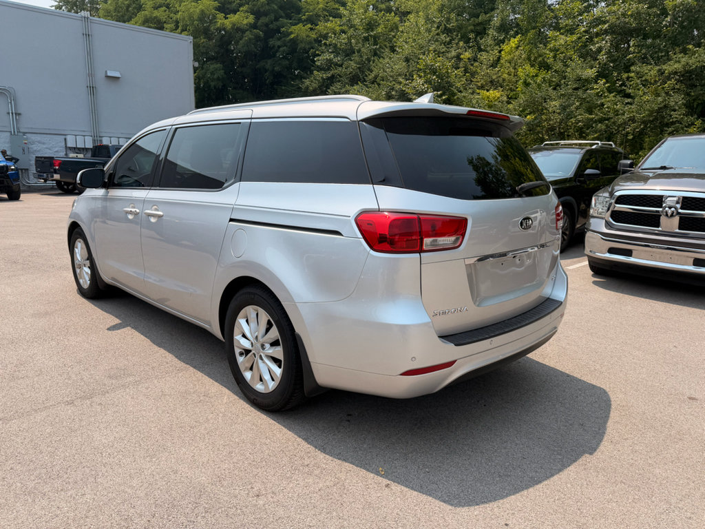 Used 2017 Kia Sedona EX FWD image 5