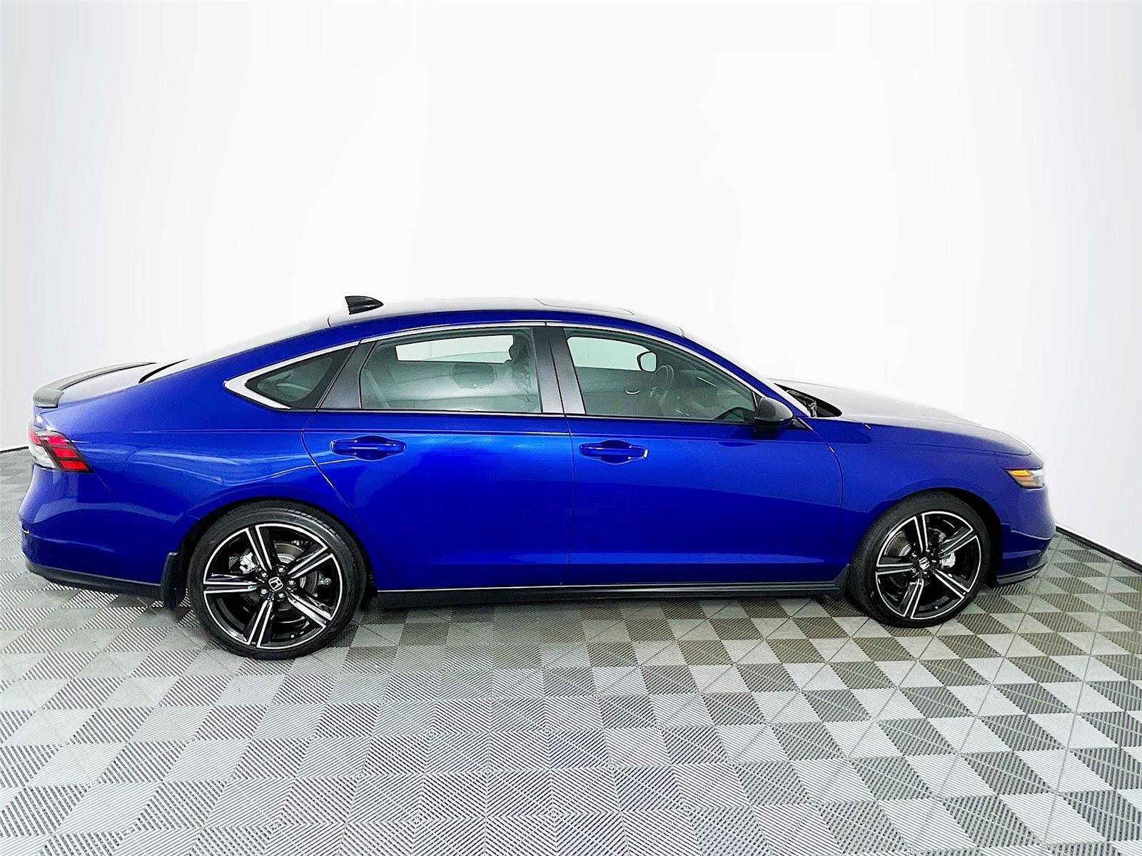 Used 2025 Honda Accord Sport image 12