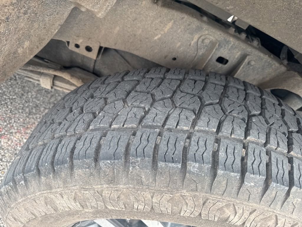 Used 2017 Toyota Tacoma TRD Off-Road w/ Tow Package (A/T) AWD/4WD image 24