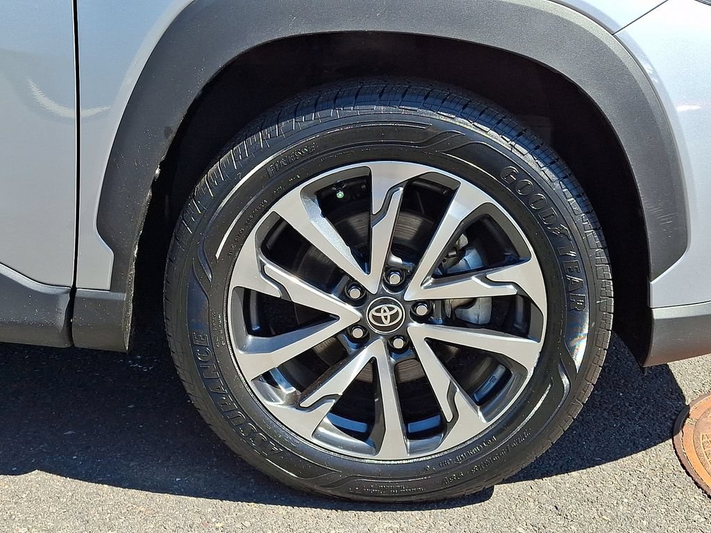 Certified 2025 Toyota Corolla Cross XLE FWD image 8