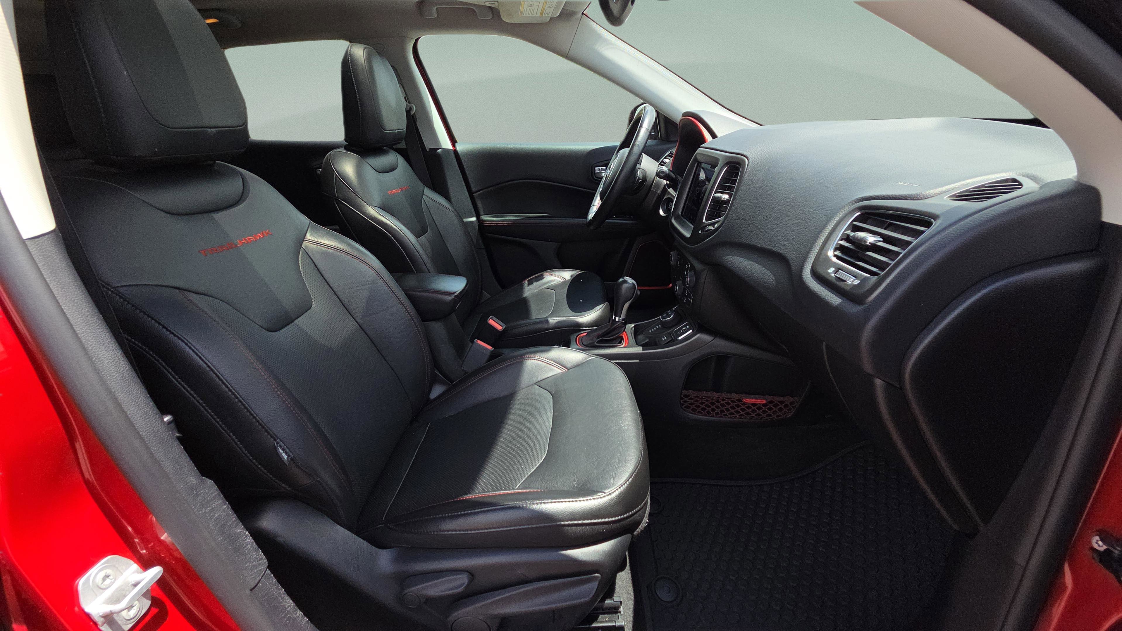 Used 2018 Jeep Compass Trailhawk w/ Leather Interior Group AWD/4WD image 16