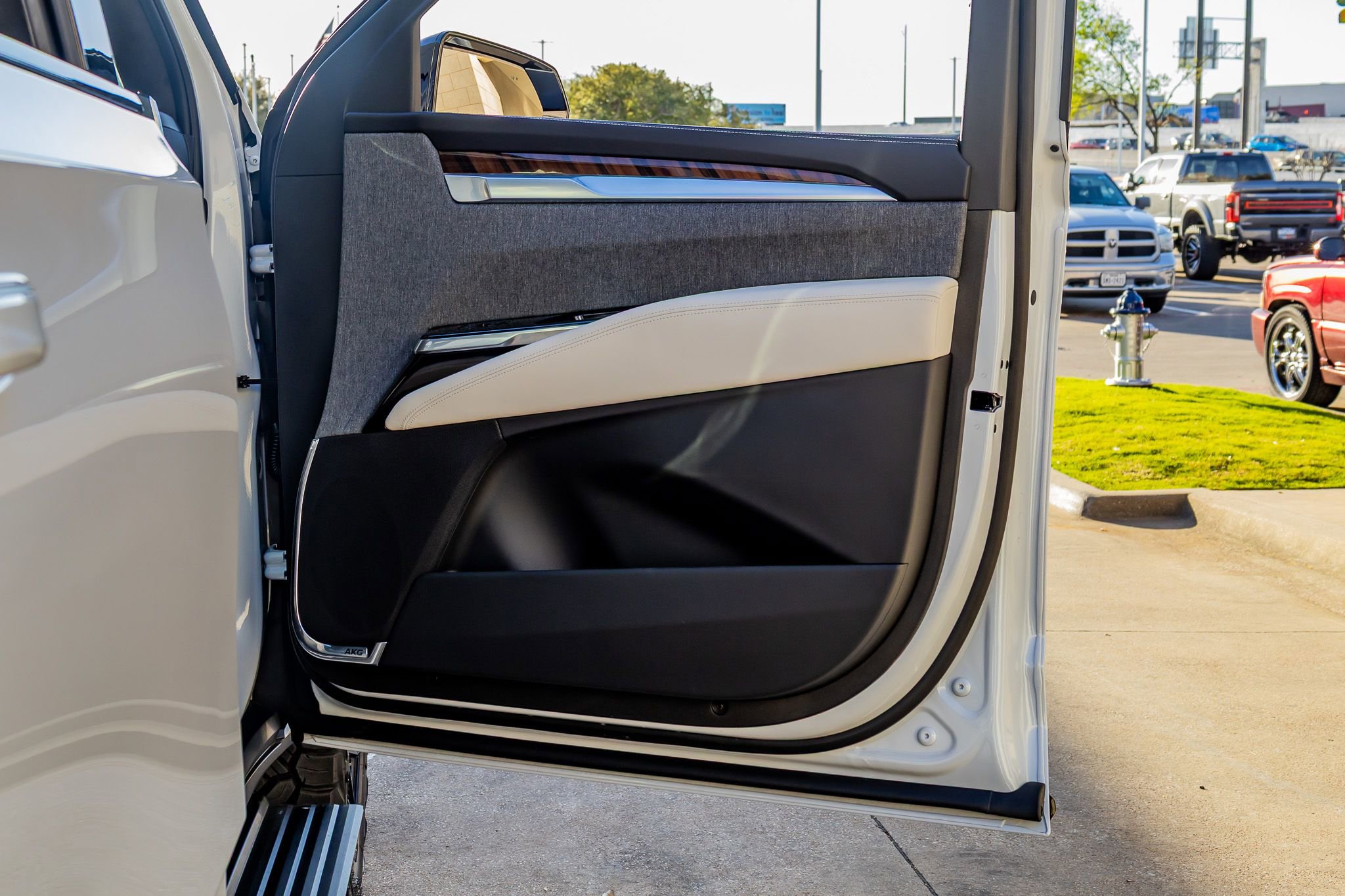 Used 2026 Cadillac Escalade Platinum Sport w/ LPO, ONYX Package image 37