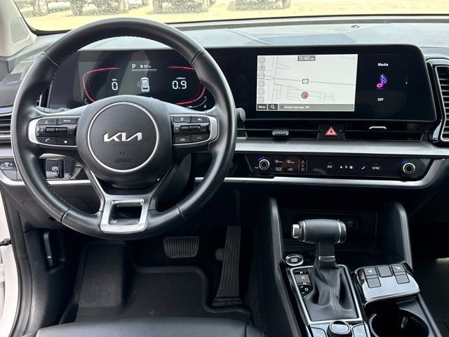 Used 2025 Kia Sportage EX image 7